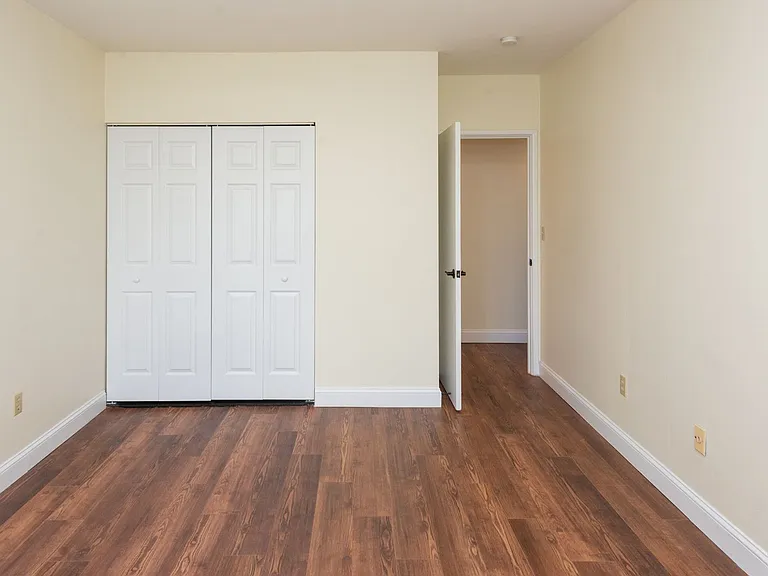 Lakewood Apartments — Photo 40