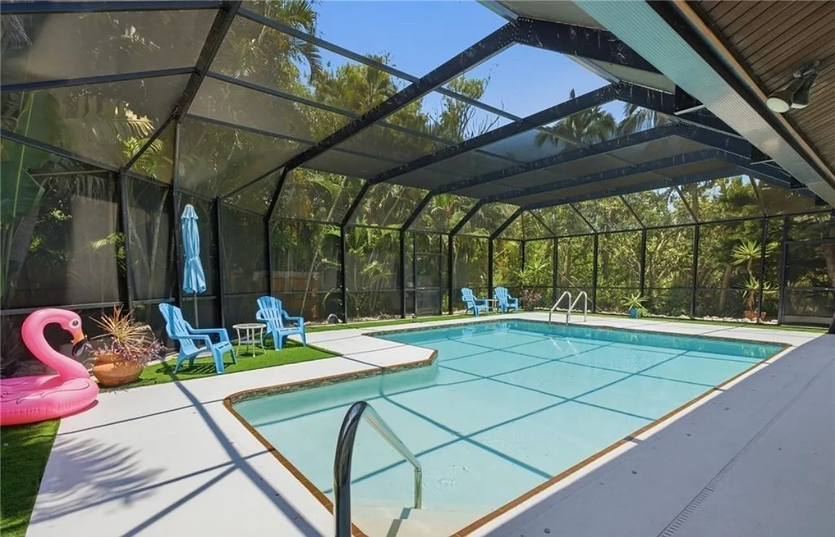 4 bed, 1701 sqft, $5,975 — Photo 2
