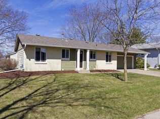 941 Whitney Dr, Apple Valley, MN 55124