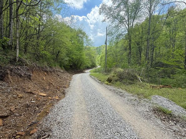 460 Bailey Branch Rd, Walker, KY 40997