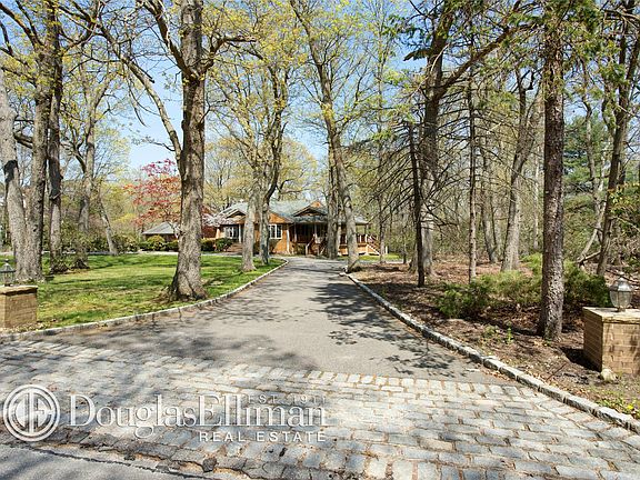 3rd image of 23 Hilltop Dr