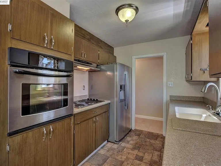 33128 Hemlock Dr — Photo 4
