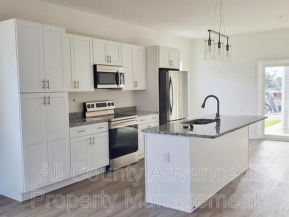 5th image of 1277 Park St Unit 1277