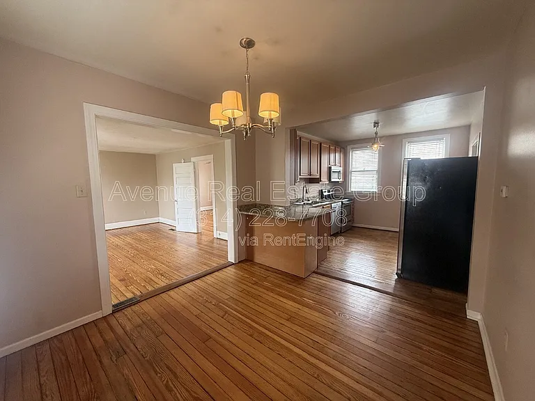 240 W Essex Ave — Photo 3