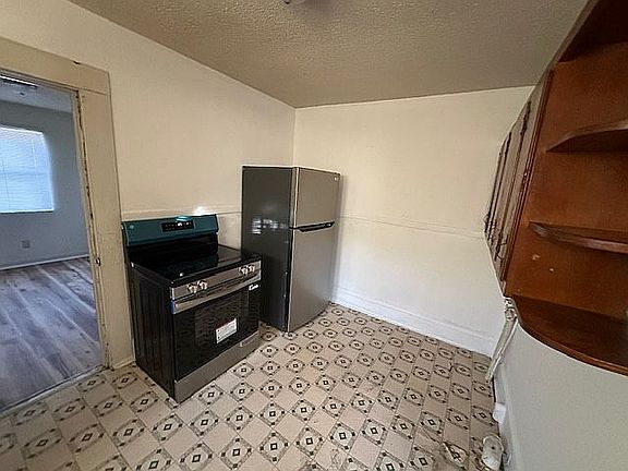 5th image of 417 Montgomery St
