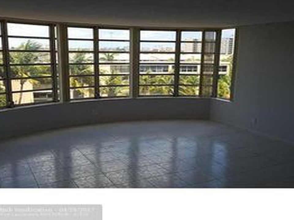 1st image of 3051 NE 48th St APT 402