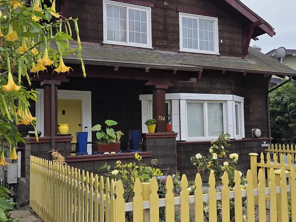 704 Rand Ave, Oakland, CA 94610