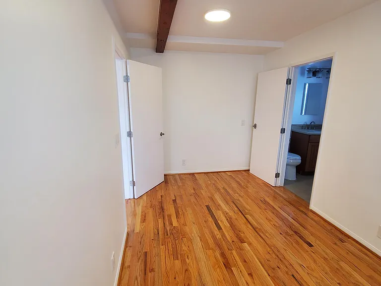 46 Thornton Ave #1/2 — Photo 7