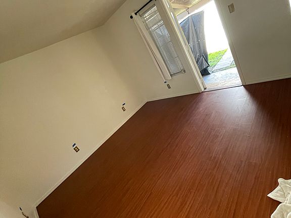 5th image of 439 Rossmoor Ave