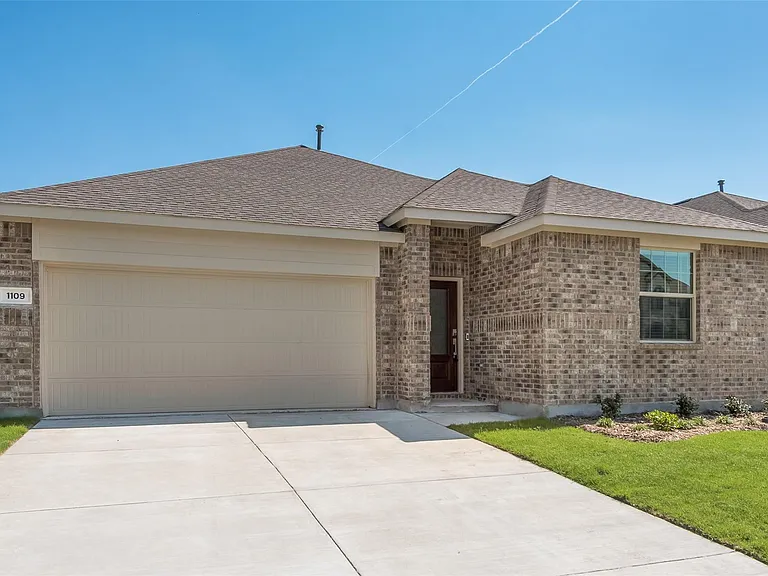 1109 Sassafras Dr — Photo 1