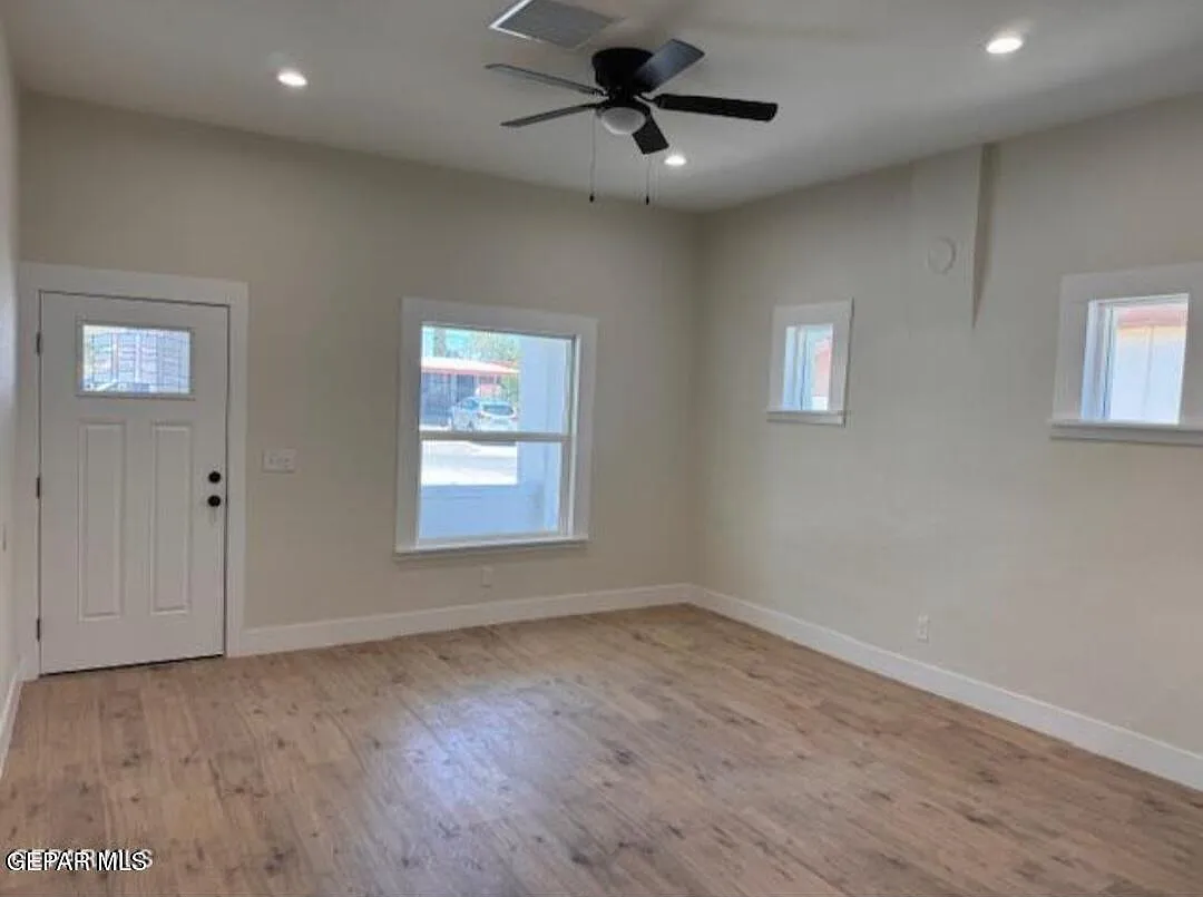 3 bed, 2.0 bath, 1924 sqft, $1,595 — Photo 4