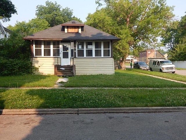 1st image of 104 S Elmwood Ave
