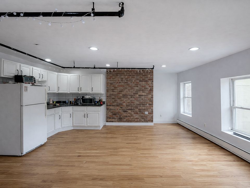 2nd image of 832 Quincy St #4C