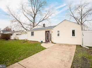 52 Incurve Rd, Levittown, PA 19057