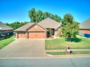 9813 SW 27th St, Yukon, OK 73099