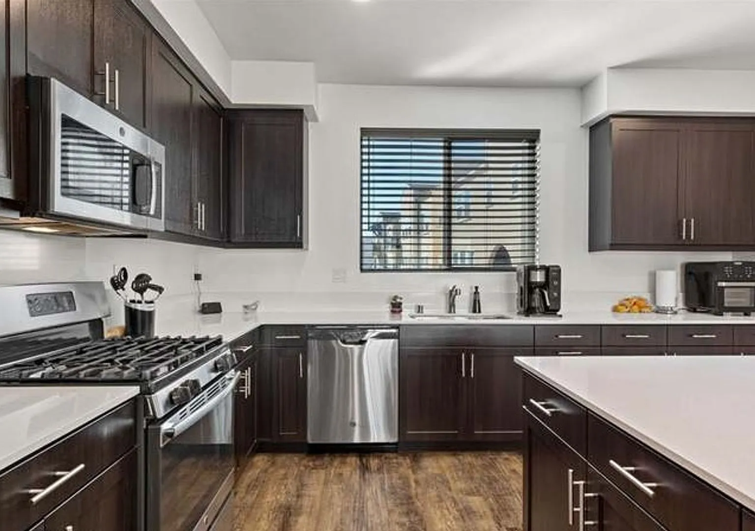 4 Bedroom Condo in the Playa del Sol Community — Photo 2