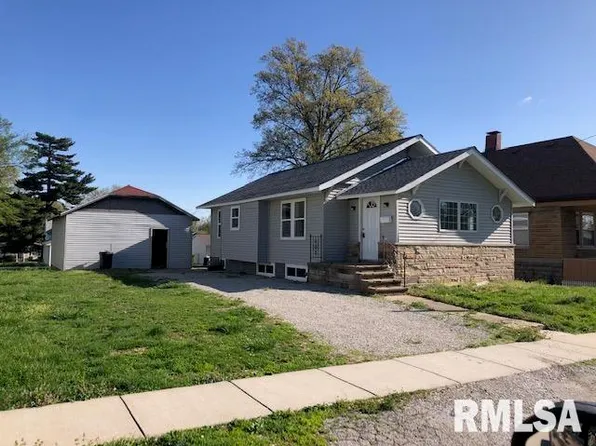925 E Ash St, Taylorville, IL 62568
