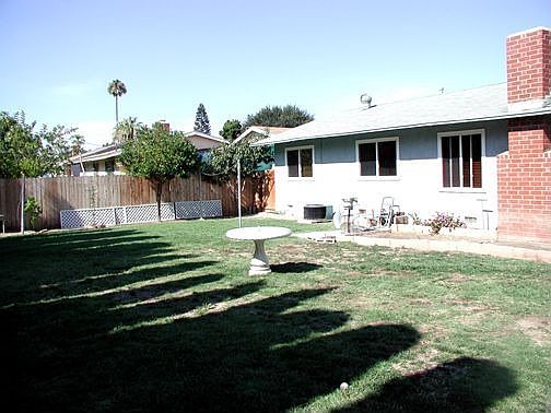 Estimated 8000 sqft lot