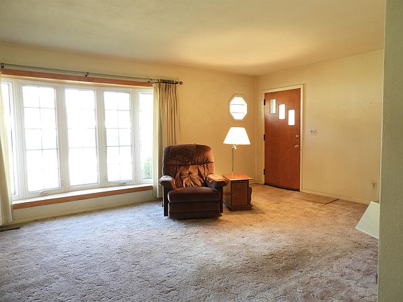 4th image of 2715 18th Ave