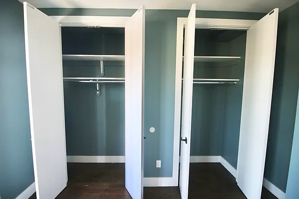 Rented by Delmark Realty LLC | media 37