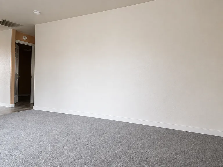 924 Glengrove Ave — Photo 2