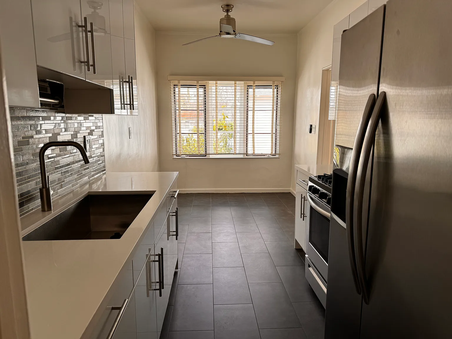 1016 Tiverton Ave — Photo 4