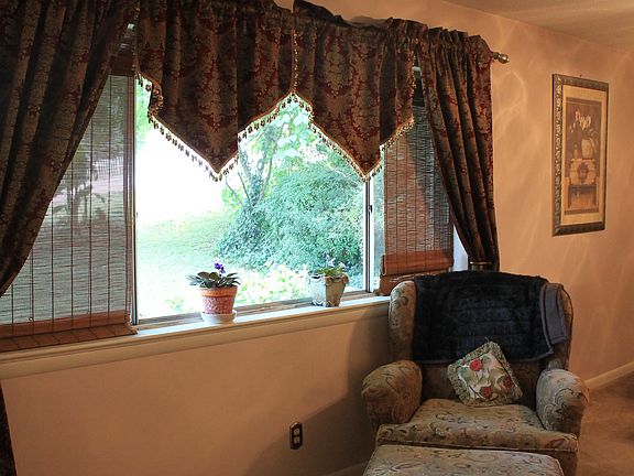 4th image of 4720 Briarwood Cir