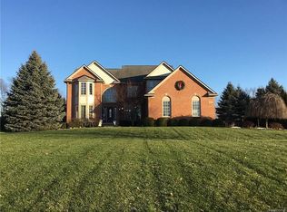 1802 Mist Wood Dr, Howell, MI