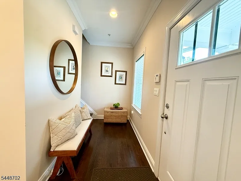 3 bed, 24.0 bath, 2383 sqft, $5,600 — Photo 2