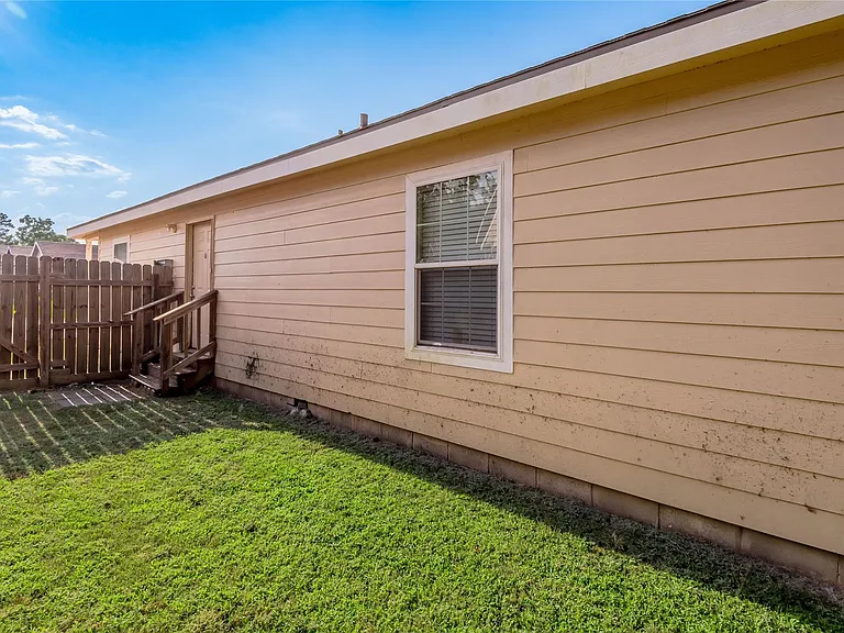 164 Varsity Dr — Photo 34