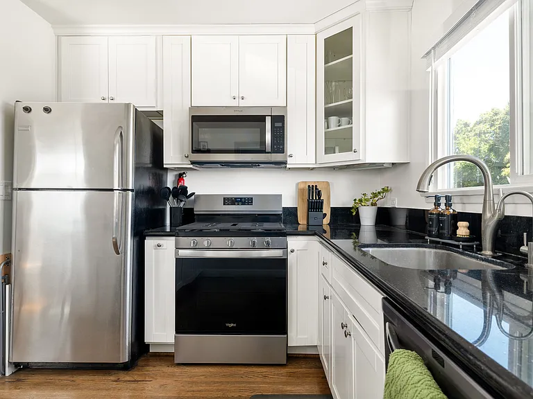 1736 Franklin St #C — Photo 7