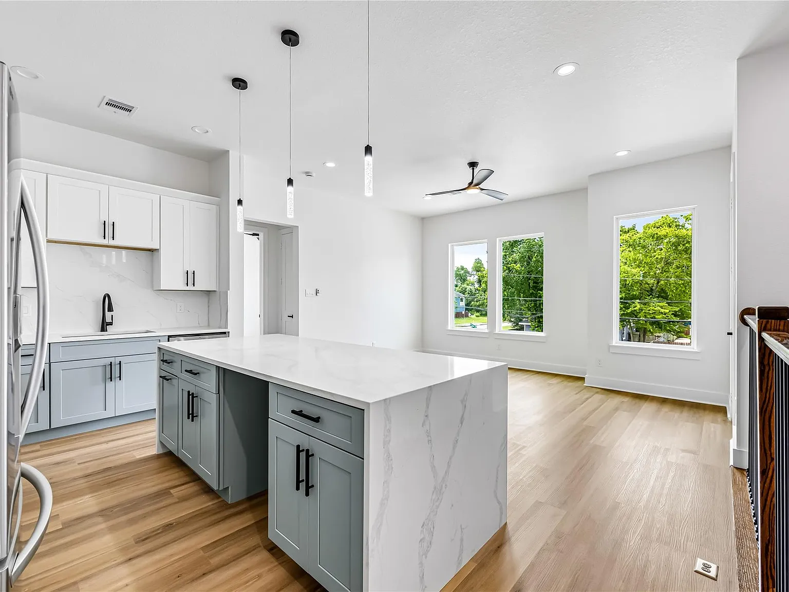 3 bed, 2.0 bath, 1300 sqft, $2,000 — Photo 3