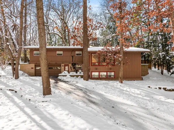 2146 Treehaven Dr, Kalamazoo, MI 49008