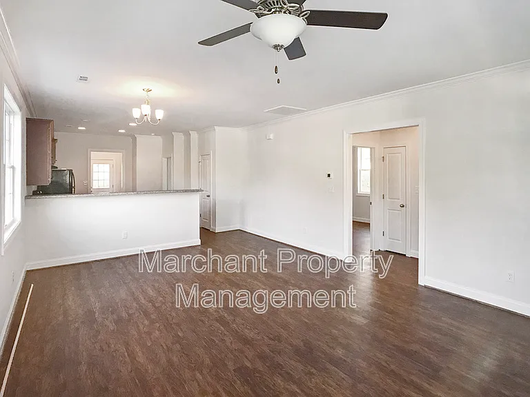 180 Floyd St — Photo 5