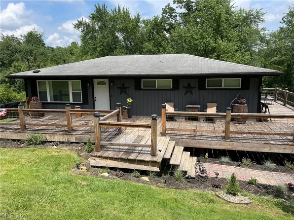 216 E North St, Smithfield, OH 43948