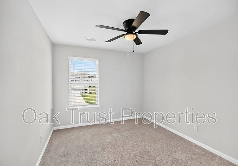 147 Cloverleaf St — Photo 18