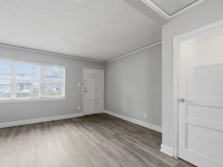 Millington Oaks Apartments — Photo 5