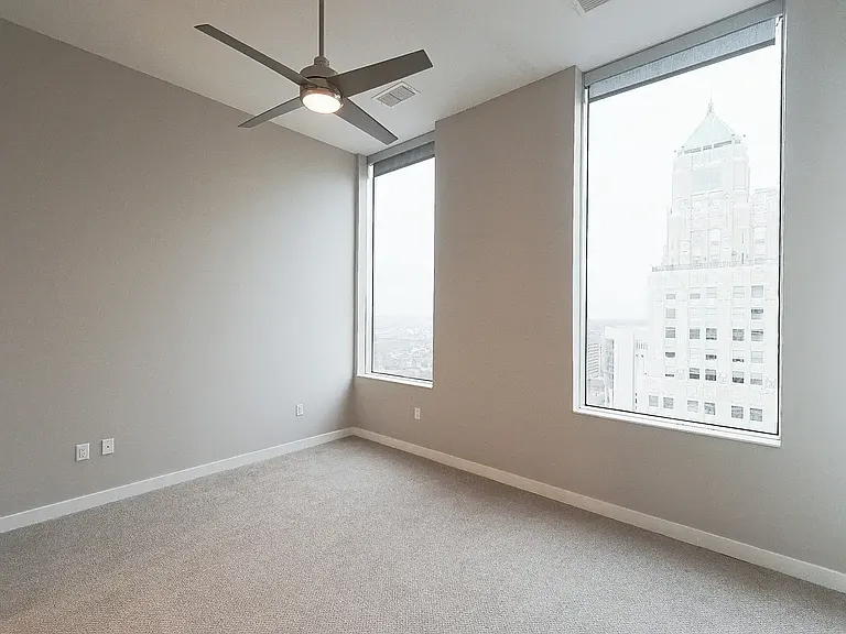 Commerce Tower — Photo 29