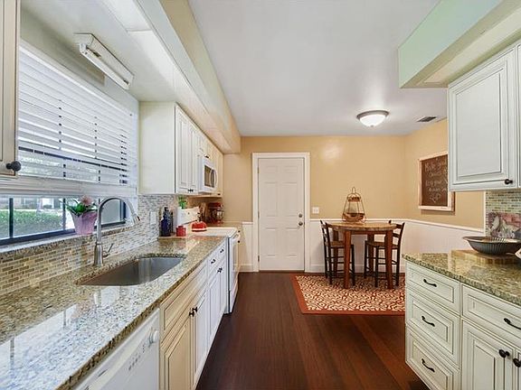 4th image of 3455 Laurel Dr