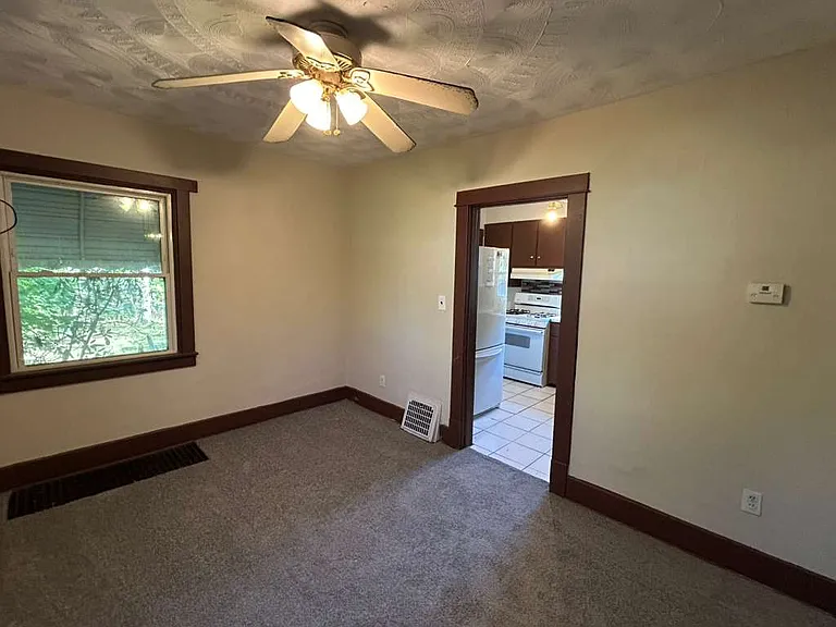 377 Talbot Ave #4 — Photo 12
