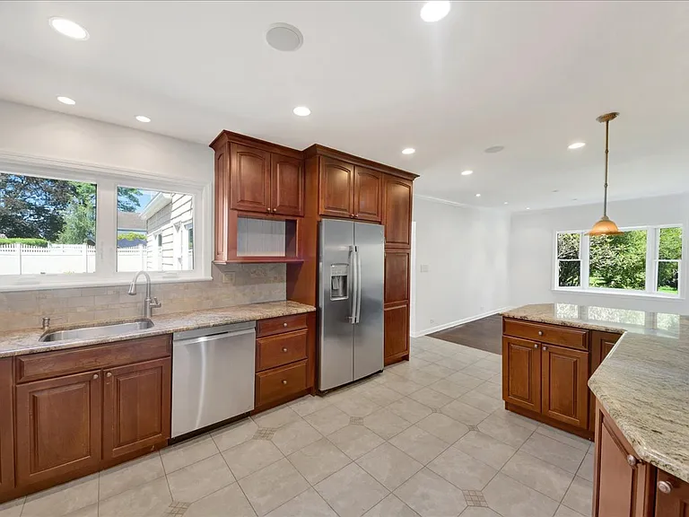 20 Plymouth Rd — Photo 9