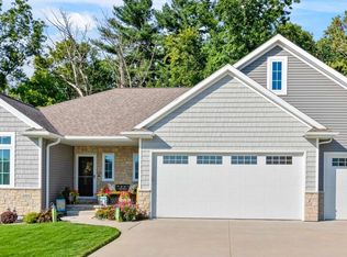 3355 Largo Ridge Ct, Green Bay, WI 54311