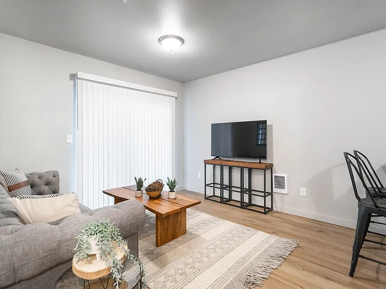 555 N. River Rd. — Photo 21