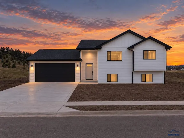 906 Petros Dr, Rapid City, SD 57701