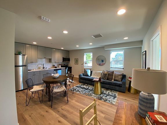 3rd image of 14243 Victory Blvd #203-205