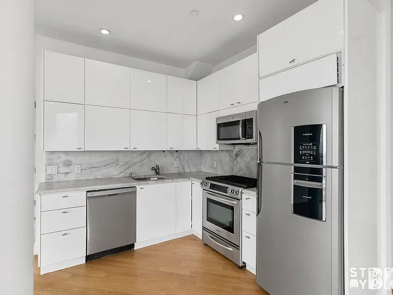 525 Clinton Ave #4G — Photo 3