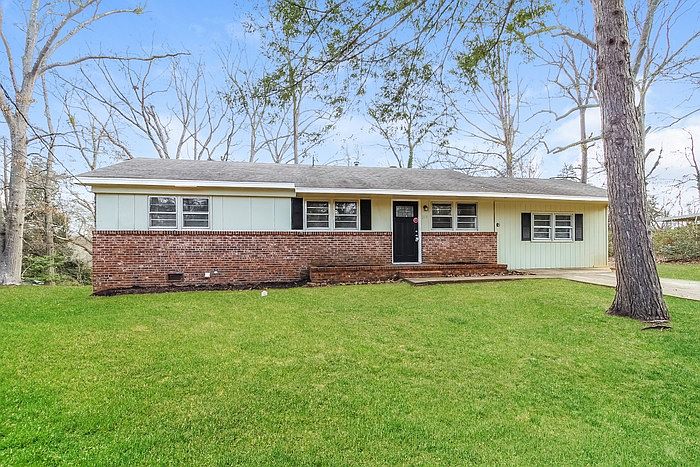 1st image of 219 W Castle Dr