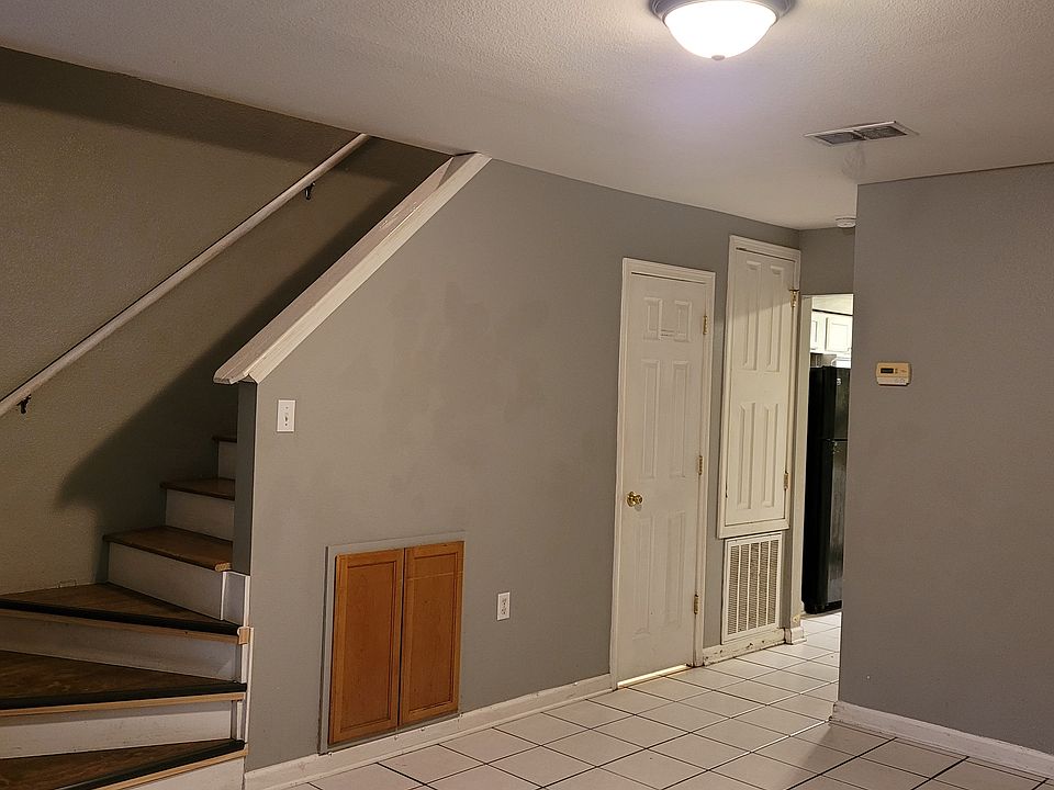 1st image of 3409 Golden Dr #B
