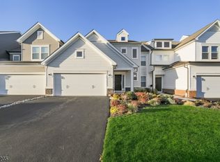 25 Broom Dr, Oak Ridge, NJ 07438