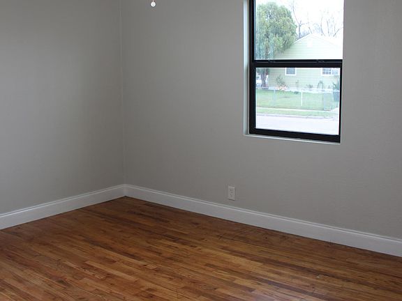 4th image of 1725 Barlow Ave